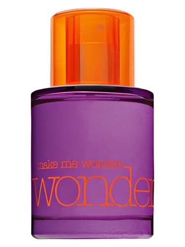 Frasco del perfume Make Me Wonder de Avon — fragancia femenino