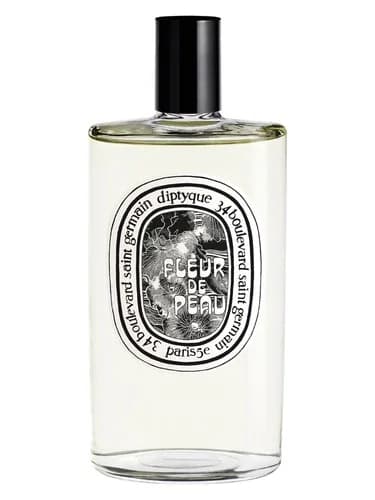 Frasco del perfume Fleur De Peau Multiuse Fragrance de Diptyque — fragancia unisex