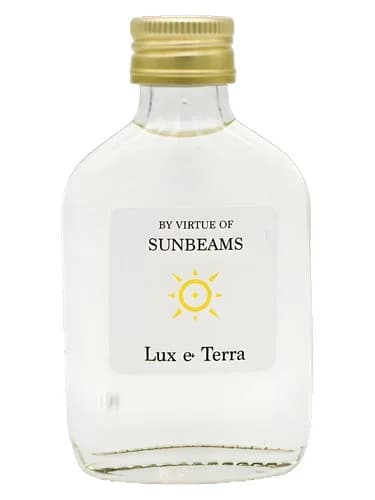 Frasco del perfume By Virtue Of Sunbeams de Lux E Terra — fragancia unisex