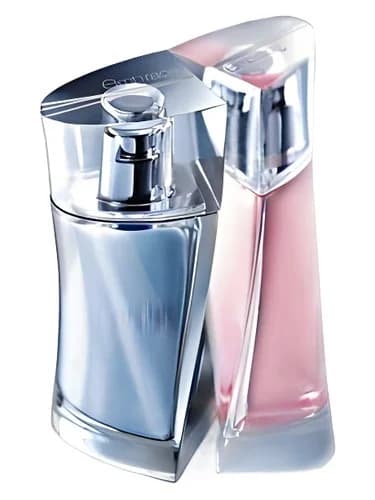 Frasco del perfume Embrace Her de Oriflame — fragancia femenino